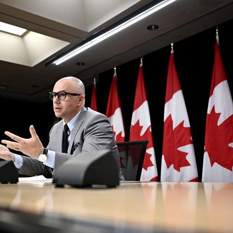 Federal government using AI to tackle Phoenix backlog as it tests replacement system